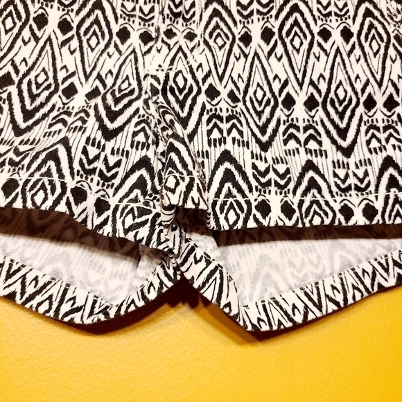 American Eagle | Women’s Aztec Print Short Shorts (Size 0) - Picture 7 of 11